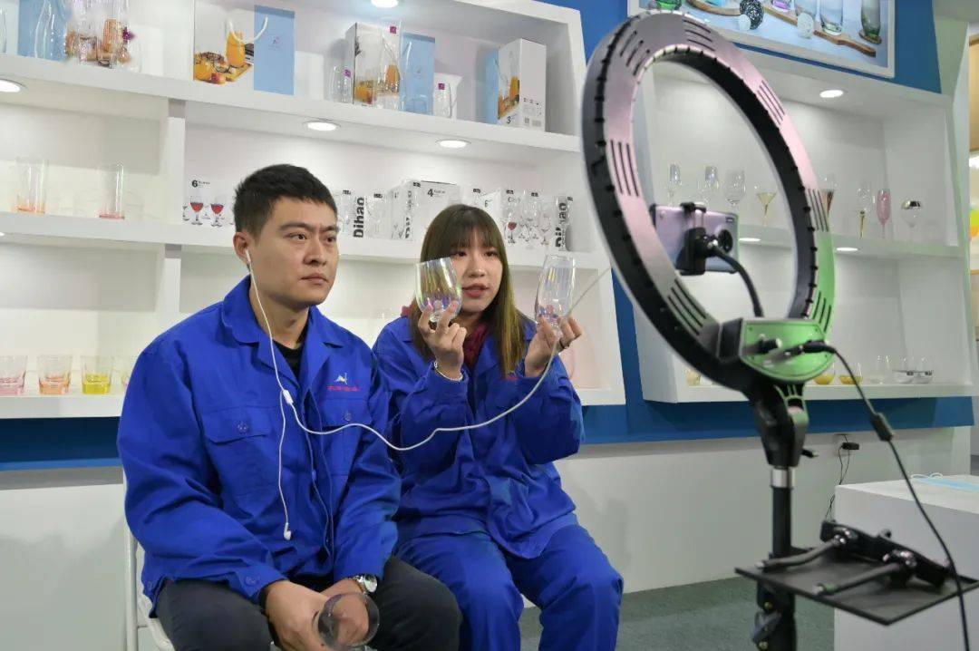 第三屆中國(祁縣)玻璃器皿博覽會 暨&ldquo;一帶一路&rdquo;中小企業(yè)特色產(chǎn)業(yè)產(chǎn)品交易會開幕