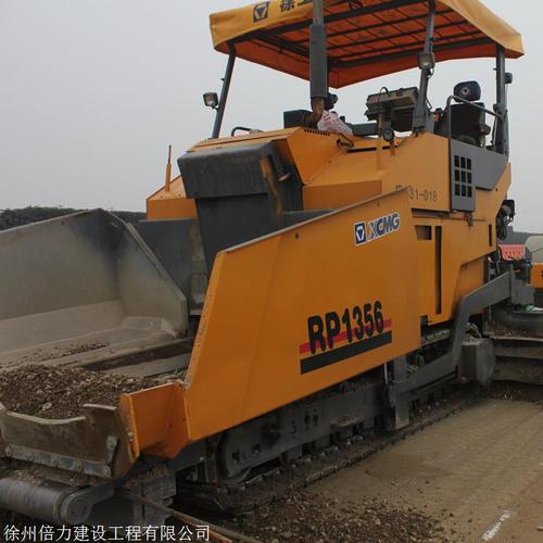 徐工筑路設備水穩攤鋪機租賃 開啟高效筑路新時代