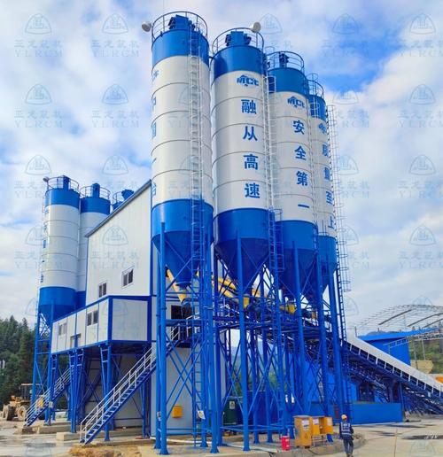 亞龍筑機水泥混凝土攪拌設(shè)備助力融從高速建設(shè)